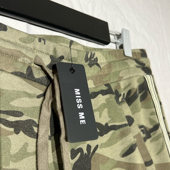 Miss Me camo bottoms - Picture 4 of 5